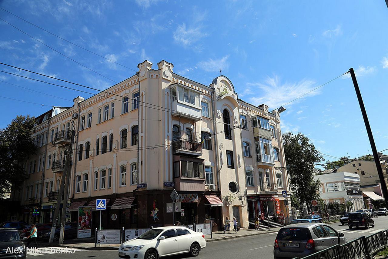 Pushkinskaya 3*